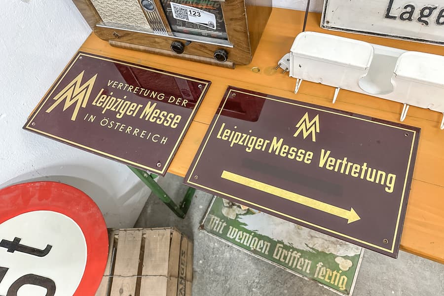 2 Werbeschilder \Leipziger Messe\